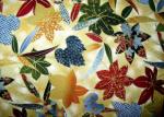 Oosterse patchwork bladeren met goudopdruk.